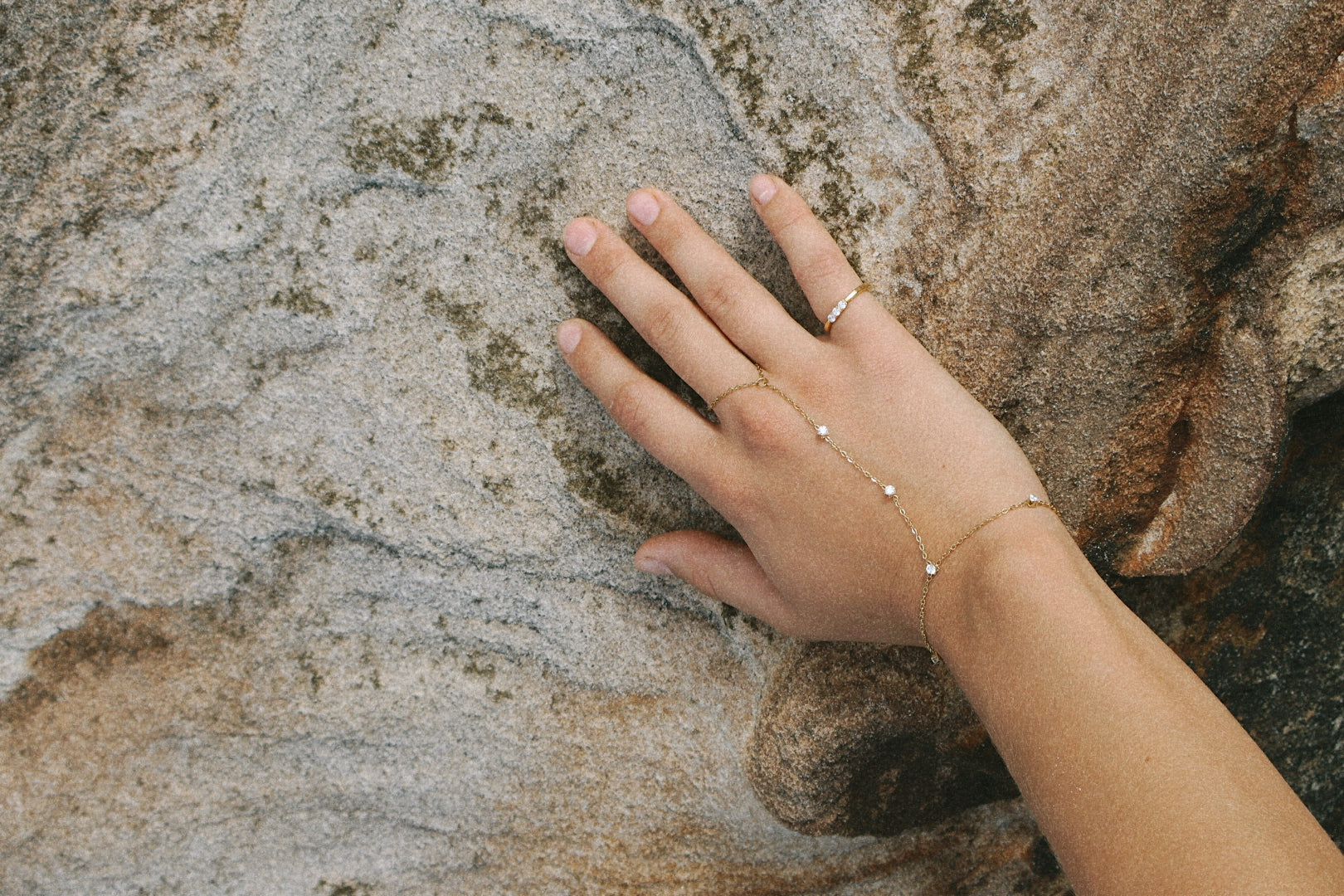Dalia hand chain